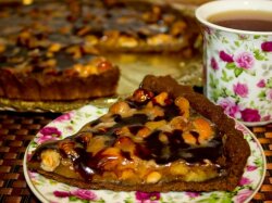 Шоколадно-сливочный тарт с орехами