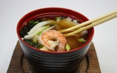 Мисо-суп с треской и креветками