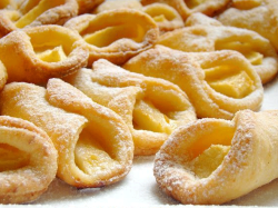 Творожное тесто на маргарине с яблоками