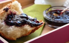 Варенье из черного винограда с корицей