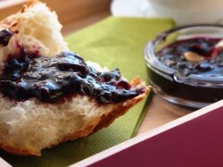 Варенье из черного винограда с корицей