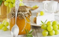 Варенье из зеленого винограда с корицей