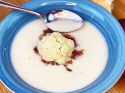 Постный суп пюре из цветной капусты с кокосовым молоком