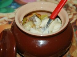 Картофель с мясным фаршем в горшочках