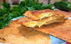 Лаваш с сыром в яйце на сковороде