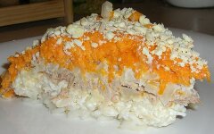 Слоеный салат «Мимоза» с рыбой и рисом
