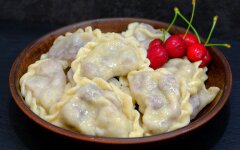 Вареники с вишней из тонкого теста на воде