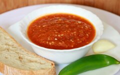 Аджика из помидоров, перцев и чеснока