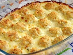 Куриные шарики в сырном соусе в духовке
