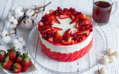 Торт «Клубничка» с молочным кремом