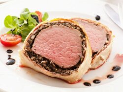 Говядина со шпиком в тесте