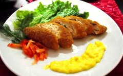 Фаршированная куриная грудка с болгарским перцем и шпинатом