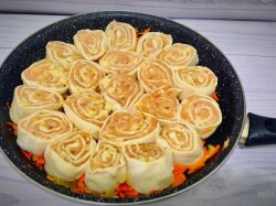 Рулетики из теста с фаршем и картофелем