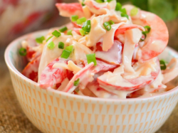 Салат Красное море с крабовыми палочками и болгарским перцем