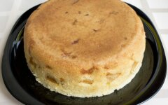 Грушевая шарлотка с ванилином в мультиварке