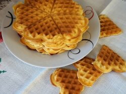 Вафли к завтраку в электровафельнице