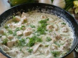 Азу из филе индейки в сметанном соусе