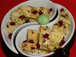 Пикантный сыр в пряном маринаде