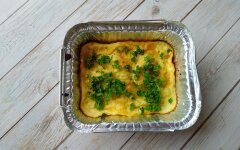Свинина, запеченная с маринованными огурцами в сметане