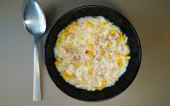 Итальянский куриный суп со сливками, вермишелью и кукурузой
