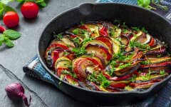 Рататуй с патиссонами и баклажанами