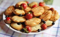 Мадлен с любимыми ягодами