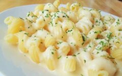 Макароны с классическим сырным соусом