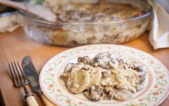 Запеченный картофель с грибами и сметаной в рукаве