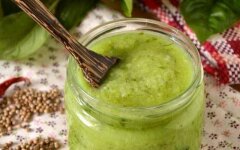 Зеленый соус ткемали с кориандром