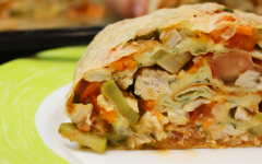 Рулет с куриной грудкой и морковью по-корейски в лаваше