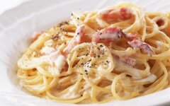 Паста «Карбонара» с беконом в сливках