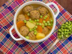 Суп из гороха и овощей с фрикадельками