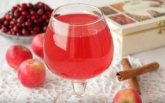 Яблочно-клюквенный компот с черносливом