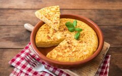 Классический омлет на молоке в духовке