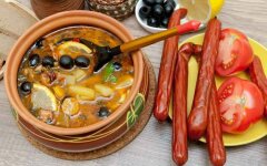 Сборная солянка в горшочке в духовке