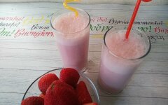Молочный коктейль с клубникой