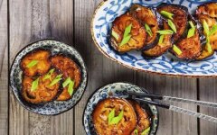 Постные баклажаны с ореховым соусом
