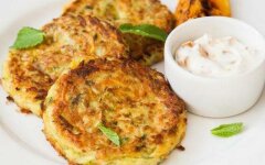 Кабачковые оладьи с фаршем и сыром в мультиварке