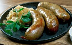 Грузинские купаты с кинзой и барбарисом