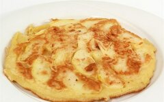 Омлет из творога и яблок с корицей