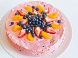 Торт из зефира и фруктов со сливочным кремом