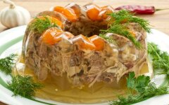 Холодец из курицы с овощами и зеленью