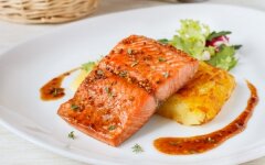 Лосось с апельсиновым фрешем в мультиварке