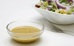 Заправка для винегрета с горчицей и сахарной пудрой