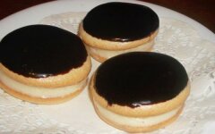 Пирожное «Буше» с масляным кремом в шоколадной глазури