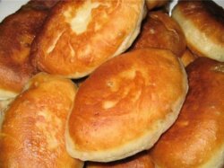 Быстрые пирожки на кефире с луком и яйцом