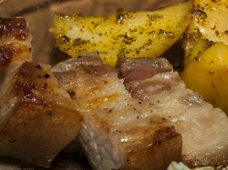 Свиная грудинка с картофелем в фольге