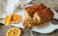 Постная апельсиновая коврижка с орехами