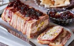 Террин из лосося с крабовыми палочками и сыром