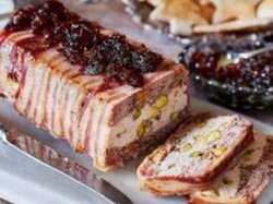 Террин из лосося с крабовыми палочками и сыром